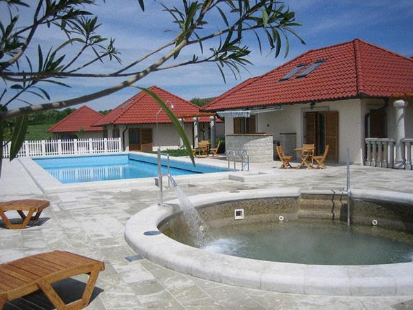 Demjén Egri Korona Borhaz Es Wellness Hotel מראה חיצוני תמונה
