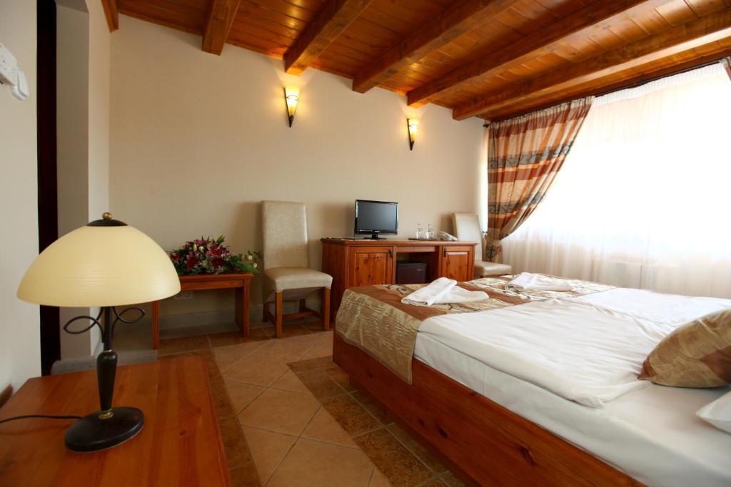 Demjén Egri Korona Borhaz Es Wellness Hotel מראה חיצוני תמונה